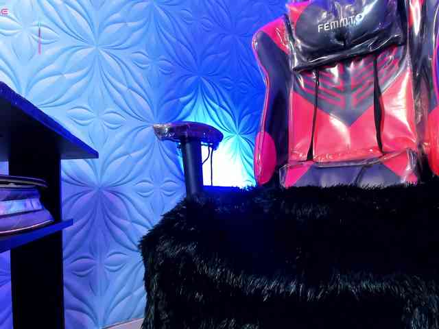 Milk-max18 Live Webcam on BongaCams