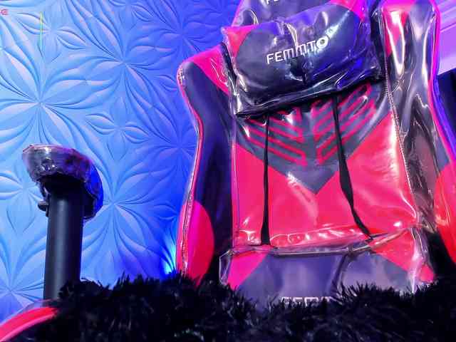 Milk-max18 Live Webcam on BongaCams