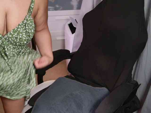 SpikedBella webcam