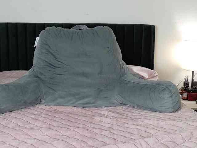 SpikedBella webcam