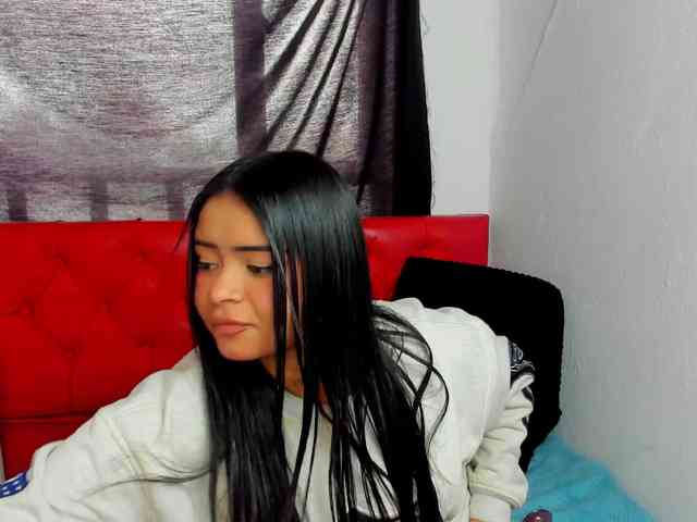 hiilary19 webcam
