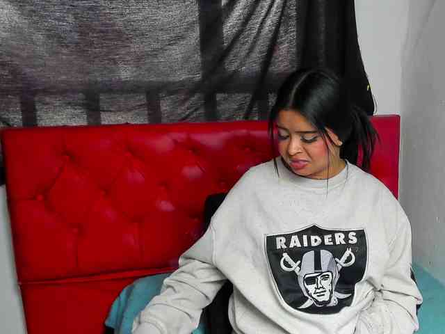 hiilary19 webcam