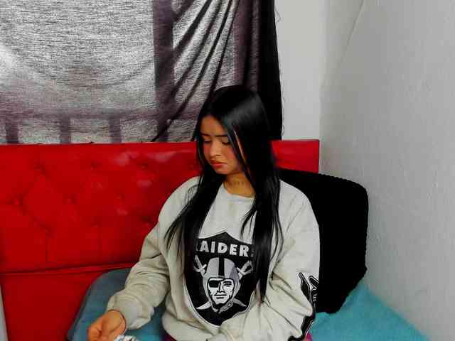hiilary19 webcam