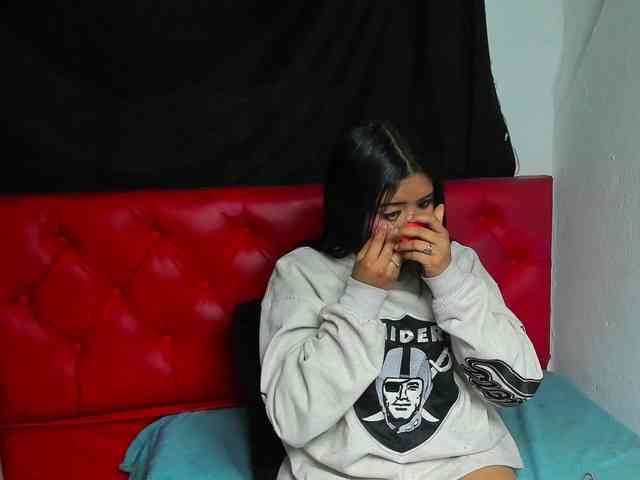 hiilary19 webcam
