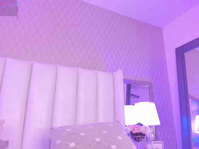 SophiaSmiiths webcam