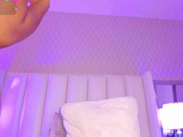 SophiaSmiiths webcam