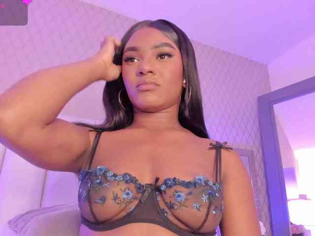 SophiaSmiiths webcam