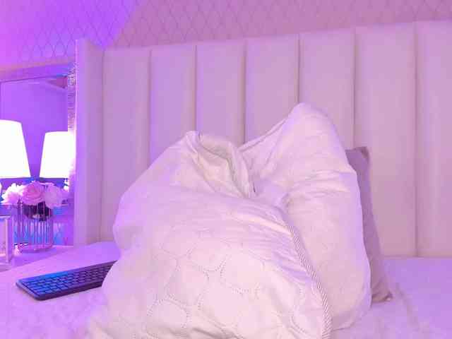 SophiaSmiiths webcam