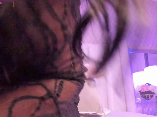 SophiaSmiiths webcam