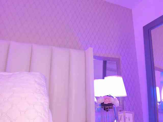 SophiaSmiiths webcam