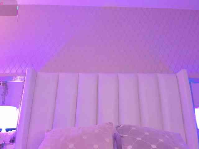 SophiaSmiiths webcam