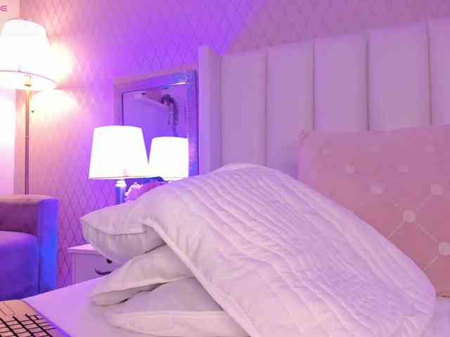 SophiaSmiiths webcam