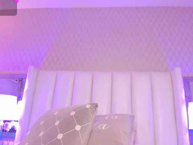 SophiaSmiiths webcam