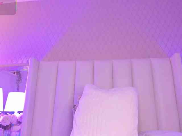 SophiaSmiiths webcam