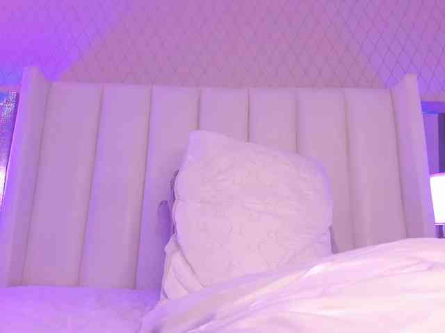 SophiaSmiiths webcam