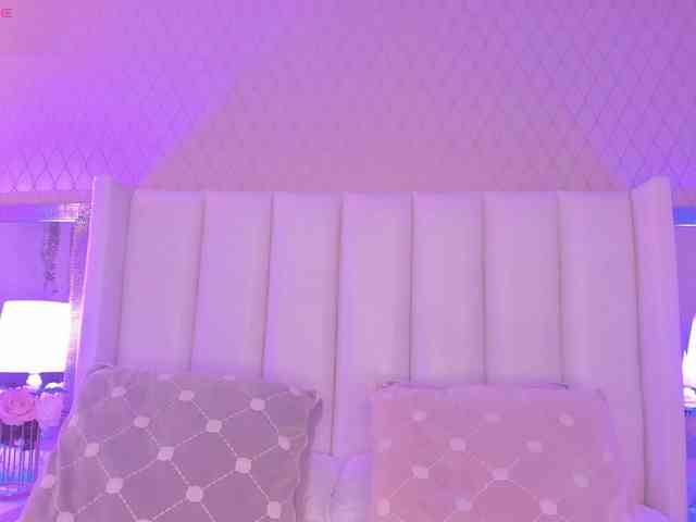 SophiaSmiiths webcam