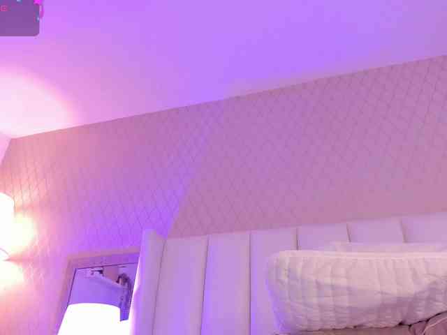 SophiaSmiiths webcam