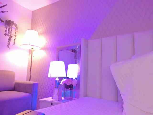 SophiaSmiiths webcam