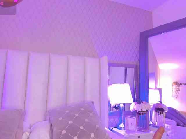 SophiaSmiiths webcam
