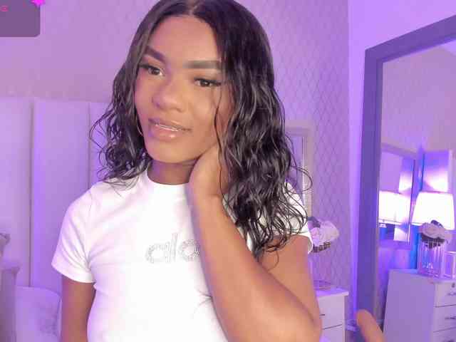 SophiaSmiiths webcam