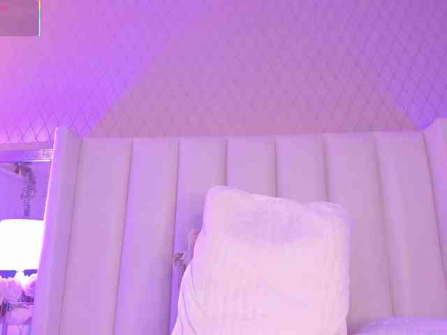 SophiaSmiiths webcam