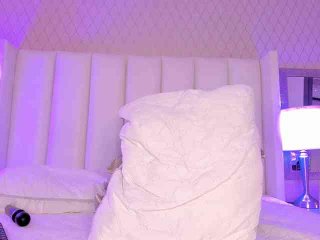 SophiaSmiiths webcam