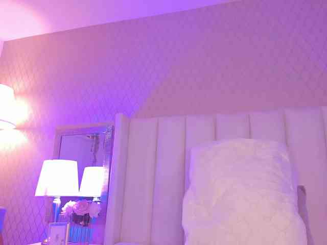 SophiaSmiiths webcam