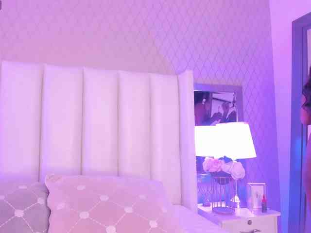 SophiaSmiiths webcam