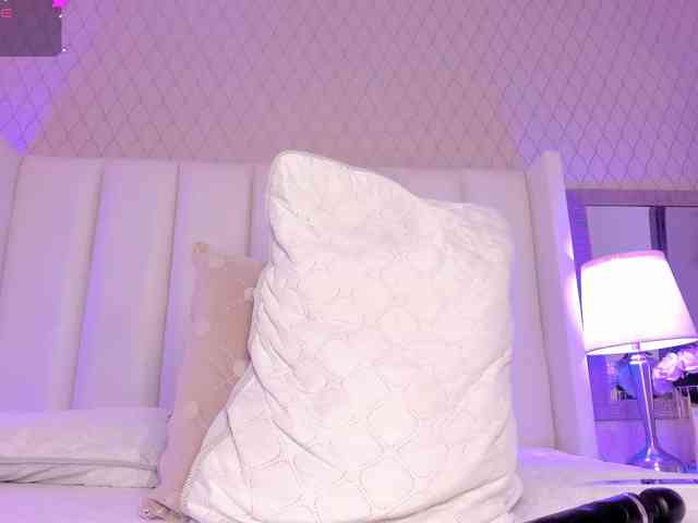 SophiaSmiiths webcam