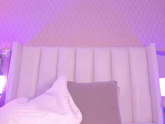 SophiaSmiiths webcam