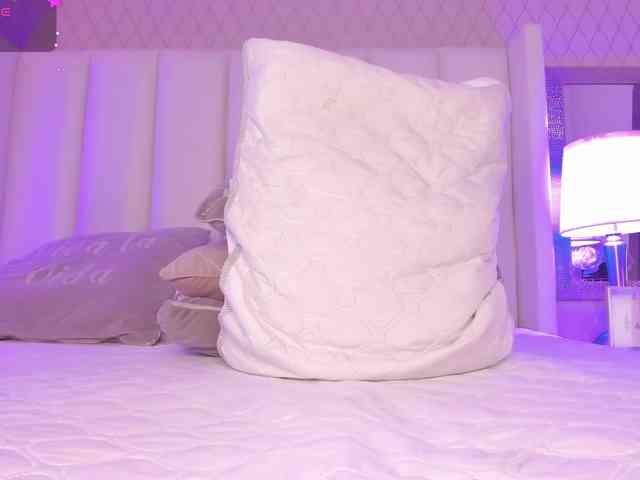 SophiaSmiiths webcam