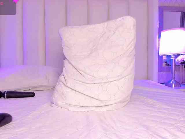 SophiaSmiiths webcam