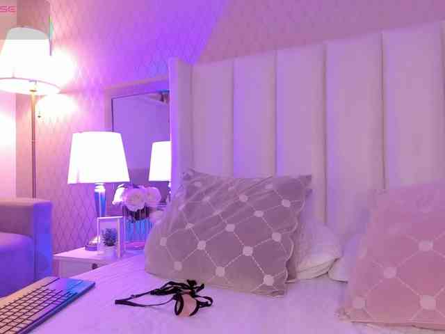 SophiaSmiiths webcam