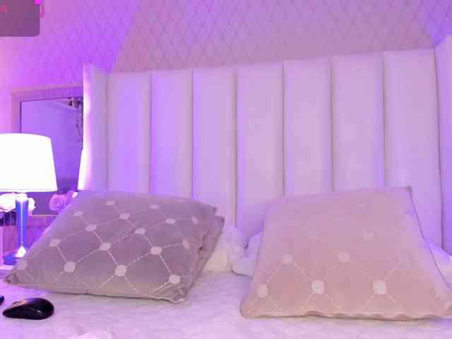 SophiaSmiiths webcam