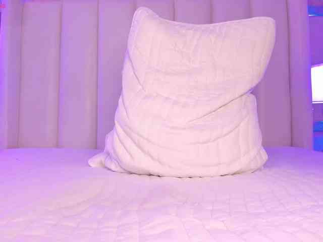SophiaSmiiths webcam