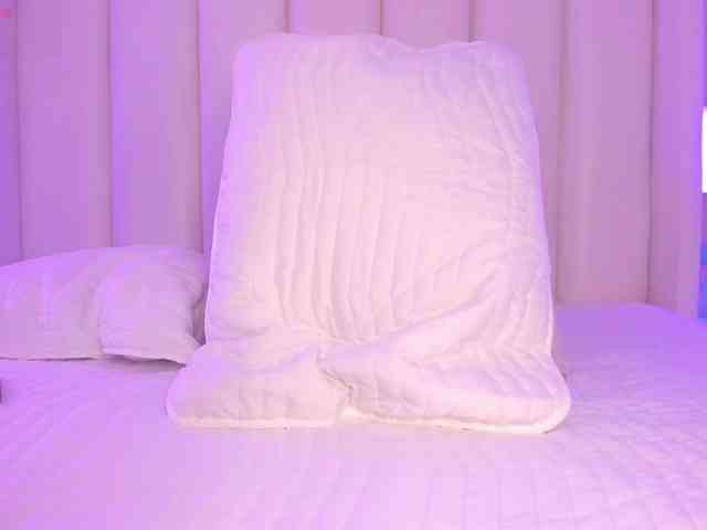 SophiaSmiiths webcam