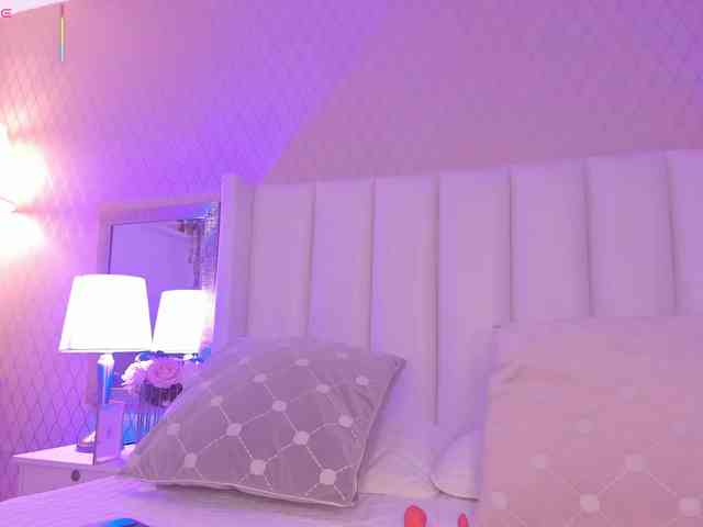 SophiaSmiiths webcam