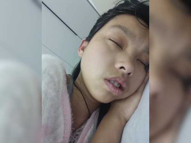 Selinababy99's BongaCams show and profile