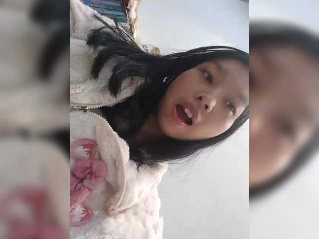 Selinababy99's BongaCams show and profile