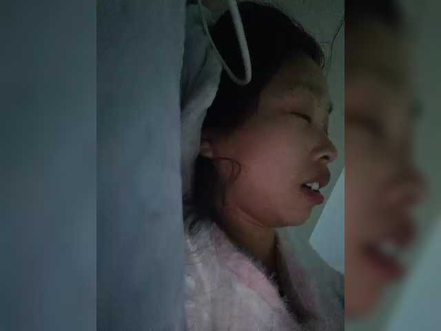 Selinababy99's BongaCams show and profile