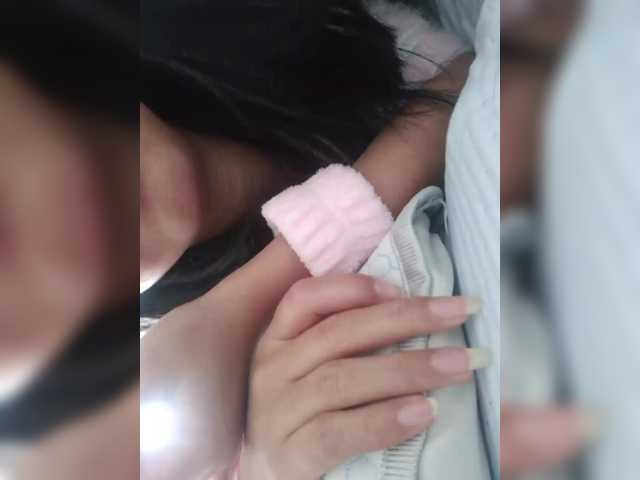 Selinababy99's BongaCams show and profile