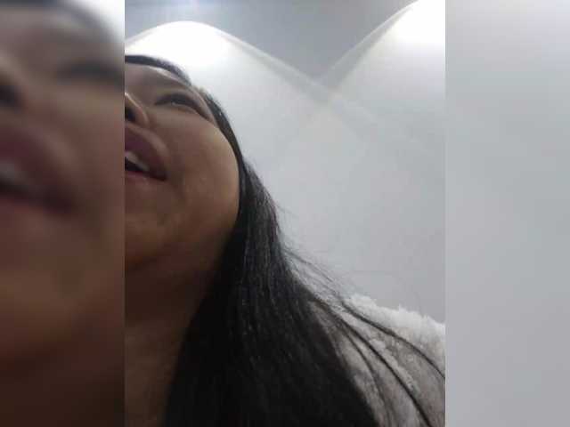 Selinababy99's BongaCams show and profile