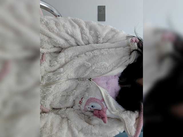 Selinababy99's BongaCams show and profile