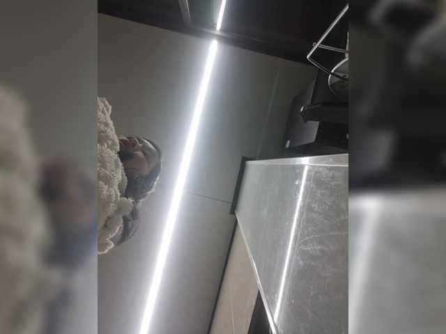 Selinababy99's BongaCams show and profile