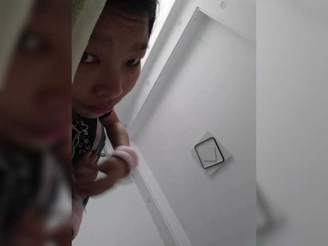 Selinababy99's BongaCams show and profile