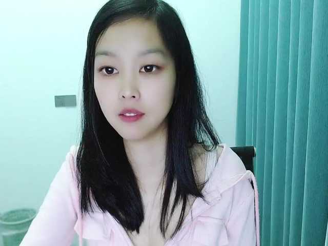 Selinababy99's BongaCams show and profile