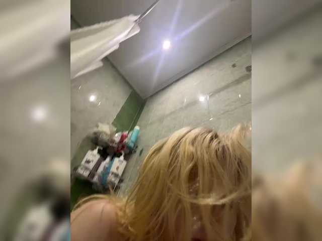 Advaya's BongaCams show and profile