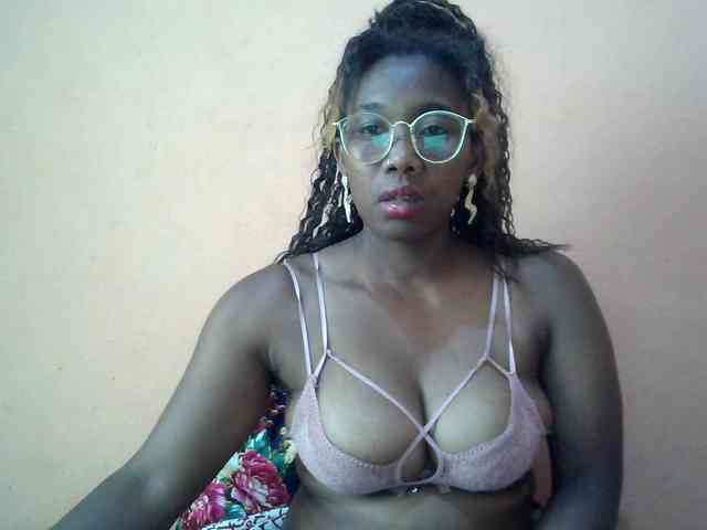 vanesslove Live Webcam on BongaCams