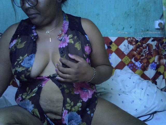Webcam performer Bigboobs14 online show Bigboobs14