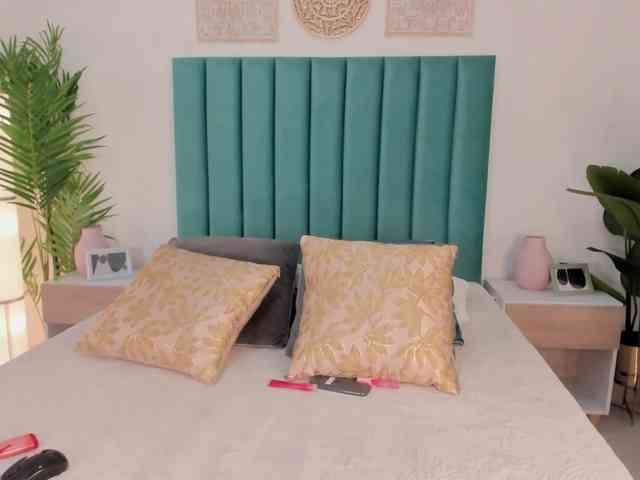 Aluna-Sweet webcam
